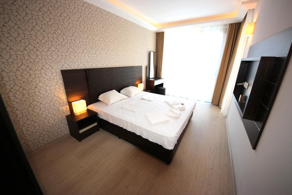 Menada Harmony Suites Apartments Sunny Beach Oda fotoğraf
